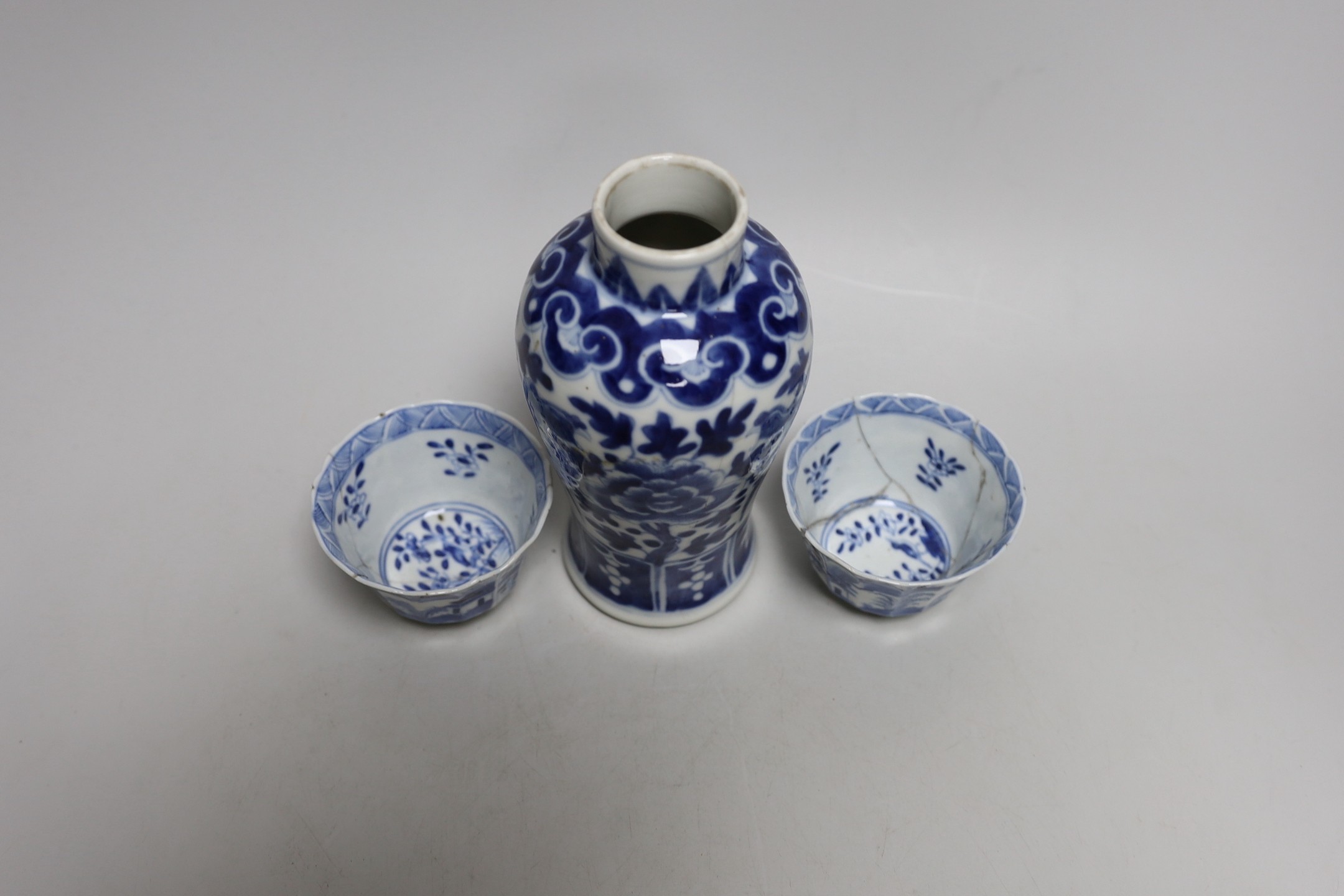 A Chinese blue and white phoenix decorated vase, a pair of circular boxes and a pair of damaged tea bowls. Late 19th century Tallest 17.5cm